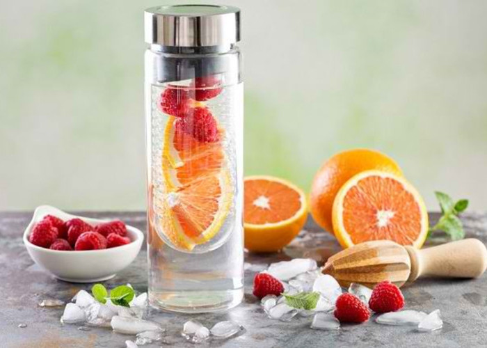 Segarnya Infused Water: 5 Khasiat Dahsyat untuk Turunkan Berat Badan hingga Cegah Penuaan Dini!