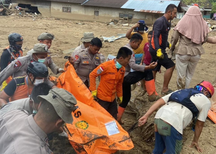 Korban Tewas Banjir Bandang Sumatera Tembus 969 Jiwa, Pengungsi Mencapai 894 Ribu: Aceh Jadi Titik Terberat