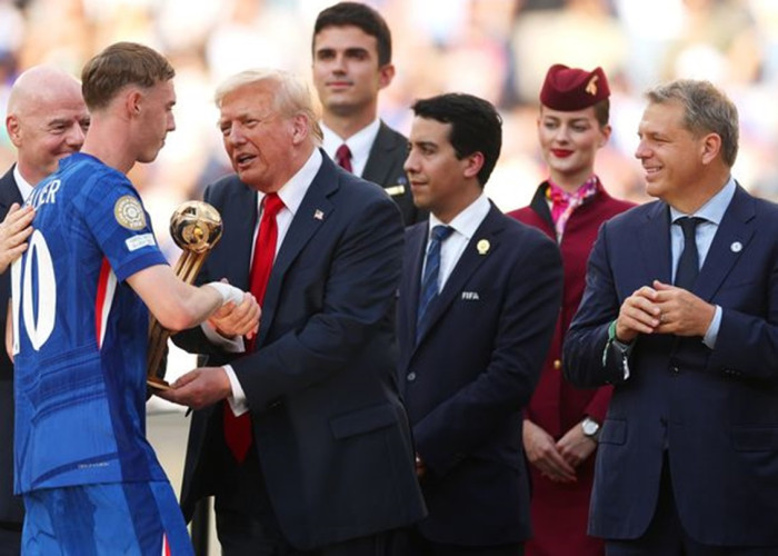 Cole Palmer Dinobatkan Pemain Terbaik Piala Dunia Antarklub, Kaget Saat Naik Podium Bersama Donald Trump