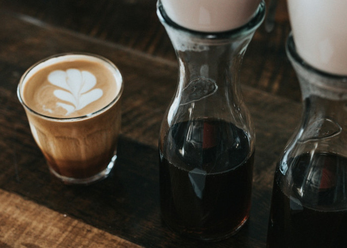 Sering Diabaikan Ini Jam Terbaik Minum Kopi Agar Tubuh Bertenaga dan Bebas Asam Lambung