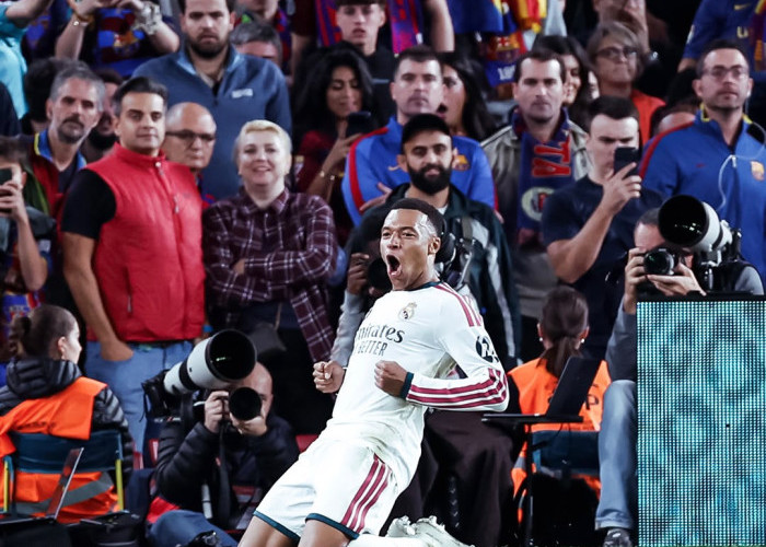 Mbappe Cetak Dua Gol, Real Madrid Tumbangkan Barcelona di Camp Nou