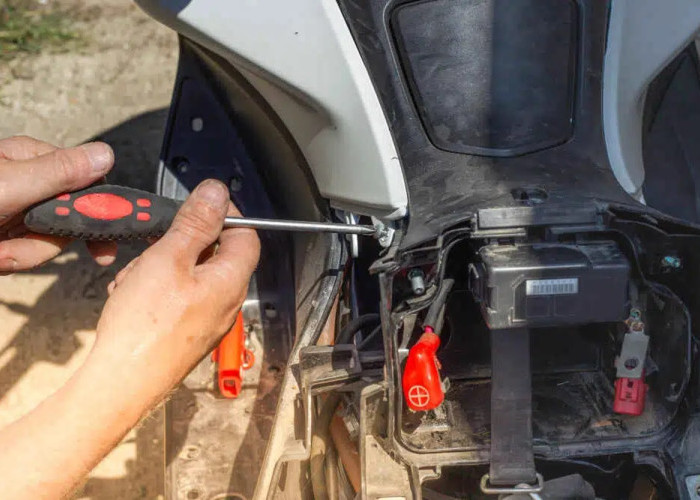 Wajib Tahu! Kapan Aki Motor Harus Diganti? Ini 6 Tanda Penting yang Tak Boleh Diabaikan