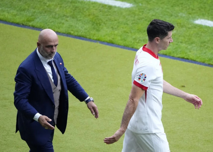 Drama Panas Timnas Polandia! Pelatih Michał Probierz Mundur Usai Berselisih dengan Robert Lewandowski