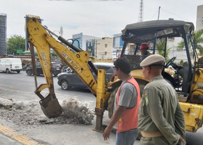 TAK PANDANG BULU! Pemkot Medan Bongkar Paksa Lahan Parkir Pengusaha Nakal di Jalan Adam Malik