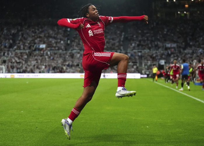 Debut Sensasional! Rio Ngumoha Cetak Gol Penentu, Liverpool Kalahkan Newcastle 10 Pemain di Menit Akhir