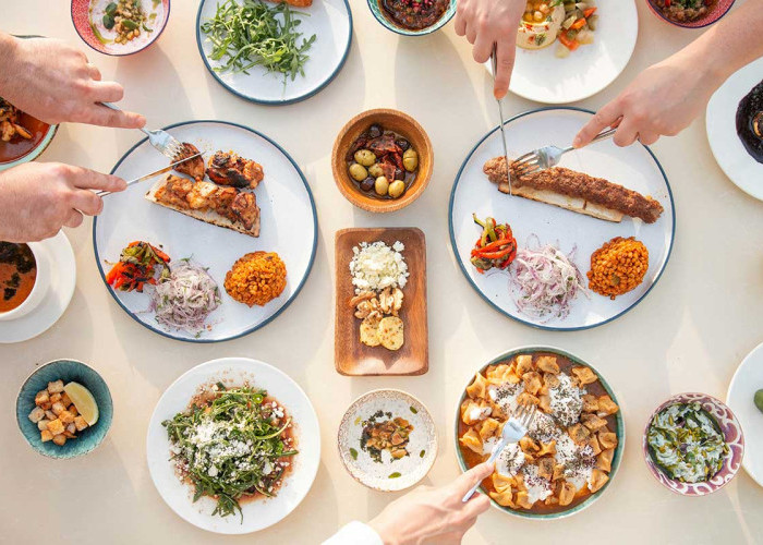 Filosofi di Balik Hidangan Imlek: Menjemput Keberuntungan Lewat Simbolisme Kuliner