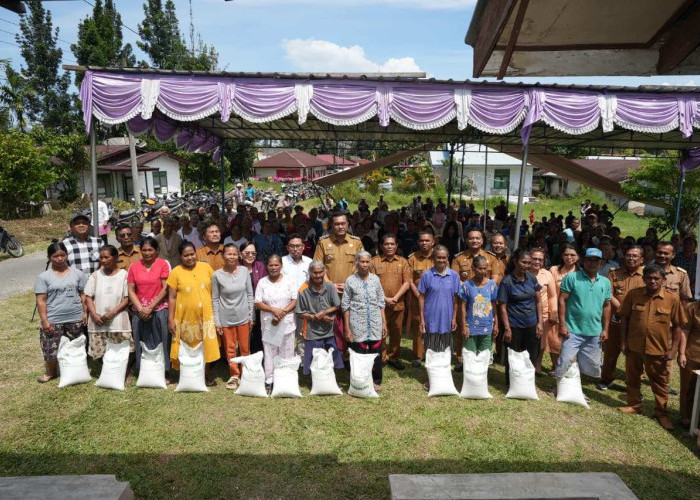 Pemkab Toba Salurkan 741 Ton Bantuan Beras untuk 24.713 KK