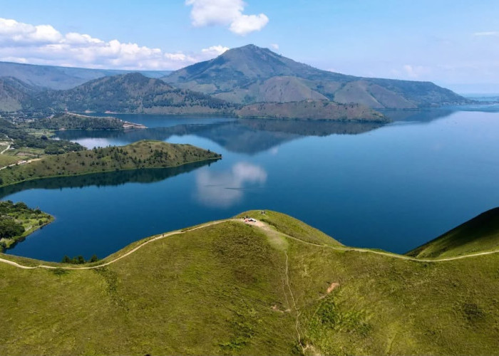 Bukit Holbung Sumatera Utara, Tempat Menikmati Keindahan Danau Toba dari Ketinggian