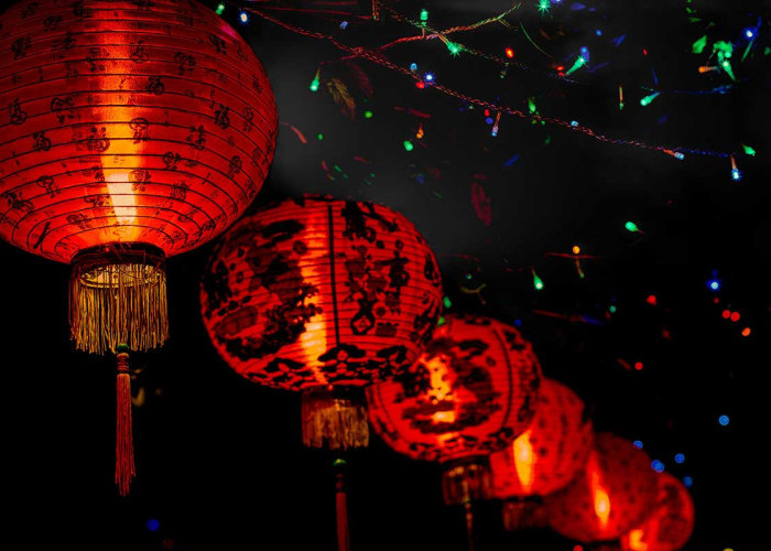 Monster Nian Takut Merah? Intip Rahasia Ribuan Tahun di Balik Dominasi Warna Menyala Saat Imlek