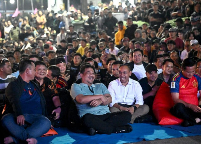Bobby Nasution Nobar Final Piala Dunia 2026 Bareng Ribuan Warga Gunungsitoli