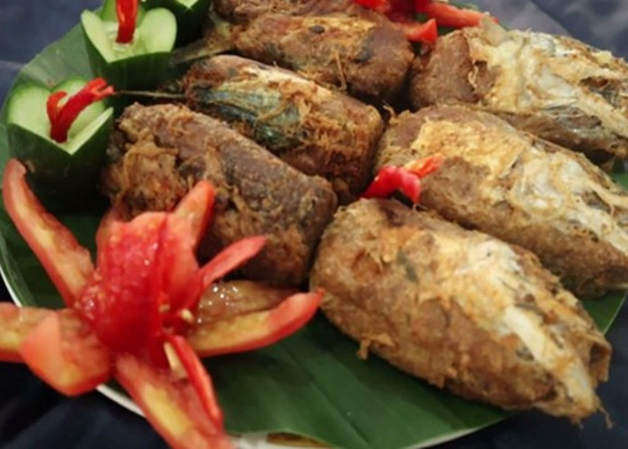 Bukan Dipanggang, Tapi Digoreng! Ini Cerita Unik Ikan Panggang Geleng Khas Pesisir Sibolga
