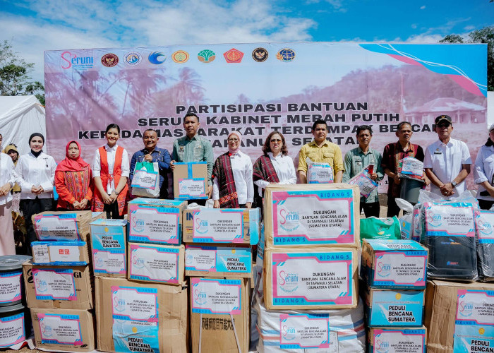 Kahiyang Ayu Dampingi SERUNI Salurkan Bantuan untuk Korban Bencana Tapsel