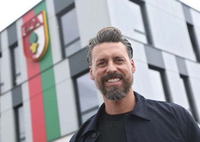 Sandro Wagner Resmi Jadi Pelatih Augsburg, Siap Bawa Perubahan Besar!