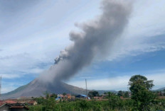 Sinabung Naik Status Siaga! Semburkan Abu 3,5 Km, Badan Geologi Perketat Radius Bahaya