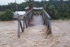 Sungai Batang Toru Meluap, Desa Bandar Tarutung Tapsel Terisolasi Banjir Sedalam Satu Meter